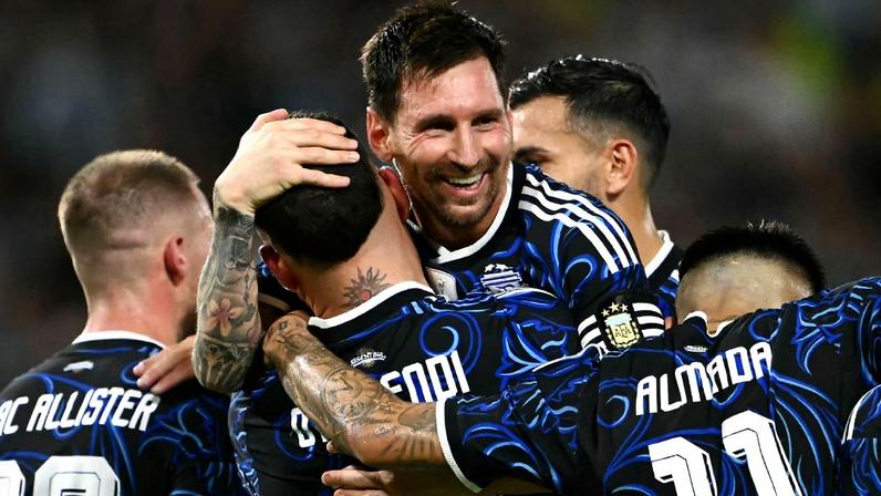 Messi brilha; Argentina goleia Zâmbia e encerra preparação com 100%