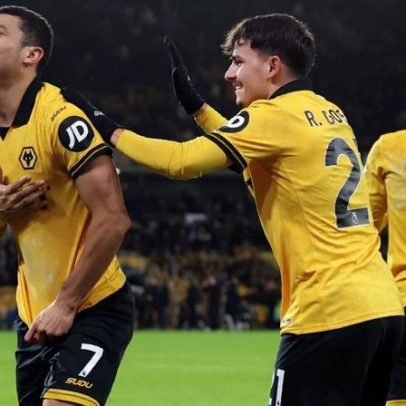André decide no fim e Wolves vencem Liverpool na Premier League