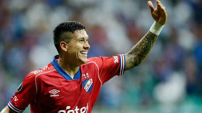 Julián Millán comemora após marcar para o Nacional sobre o Bahia