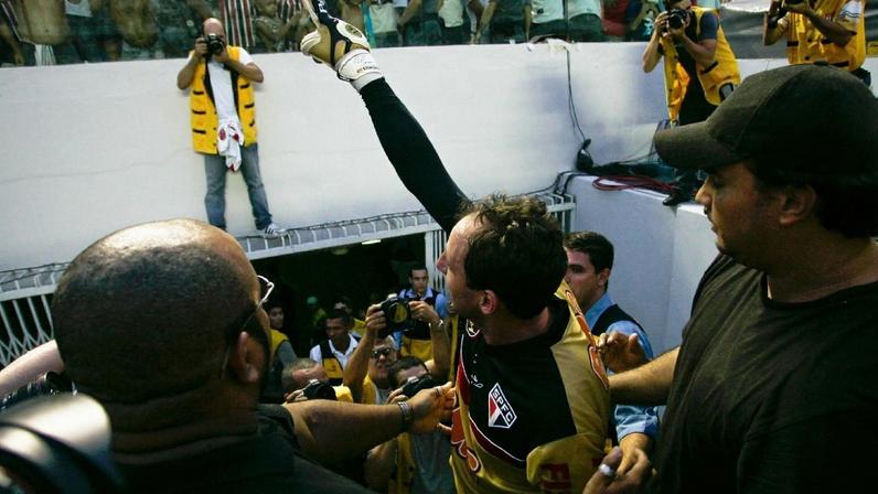 Milan pressiona Corinthians e estuda acionar a FIFA para transferência de André