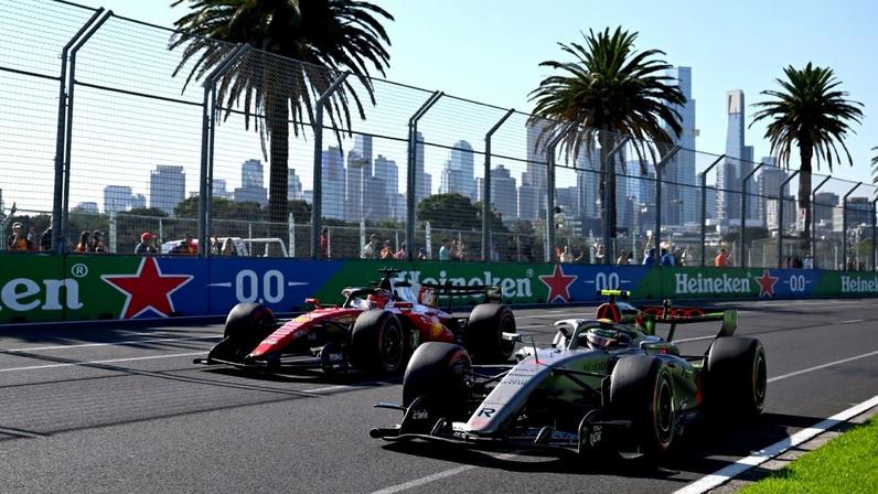 Ferrari, Mercedes e Oscar Piastri lideram primeiros treinos livres na Austrália