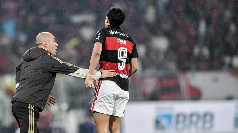 Jardim diz ter tido conversa direta com Pedro no Flamengo e cobra atacante