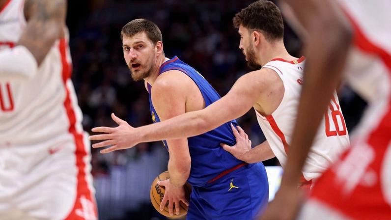 Nuggets dominam Rockets em Denver com Jokic e sequência de 3 pontos