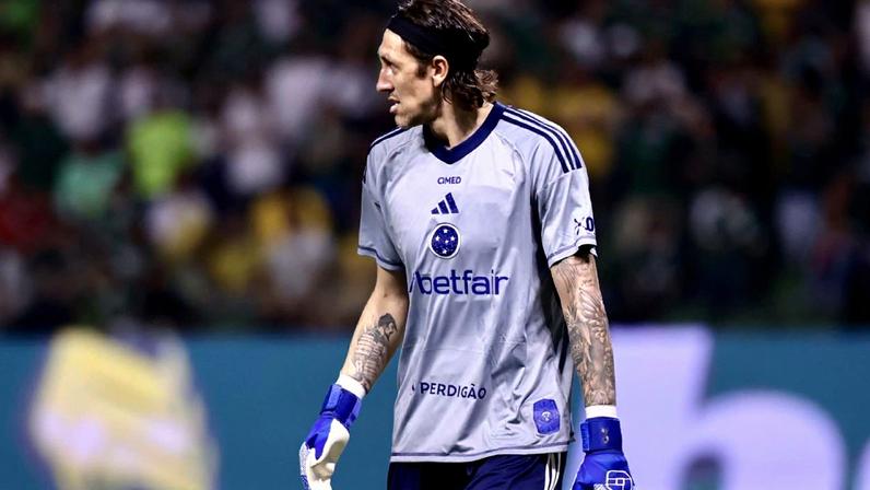 Cássio sofre lesão grave no joelho, fará cirurgia e ficará fora do Cruzeiro em 2026