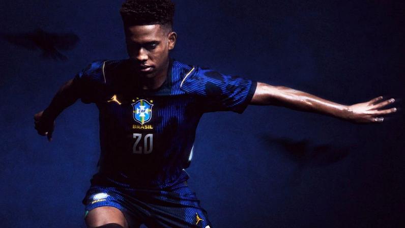 Nova camisa 2 da seleção é azul e preta, com logo de basquete