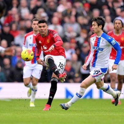 Manchester United lista dois brasileiros para substituir Casemiro