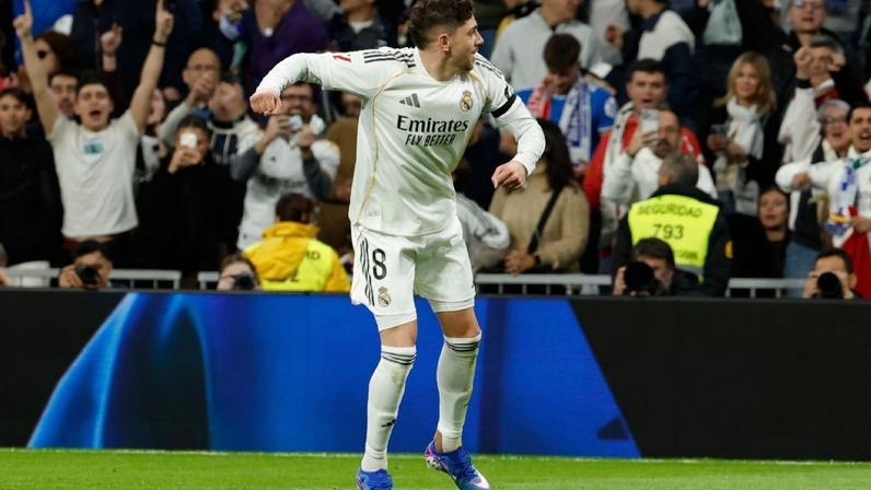 Real Madrid vence Elche com obra de Valverde e segue líder, pressionando Barça