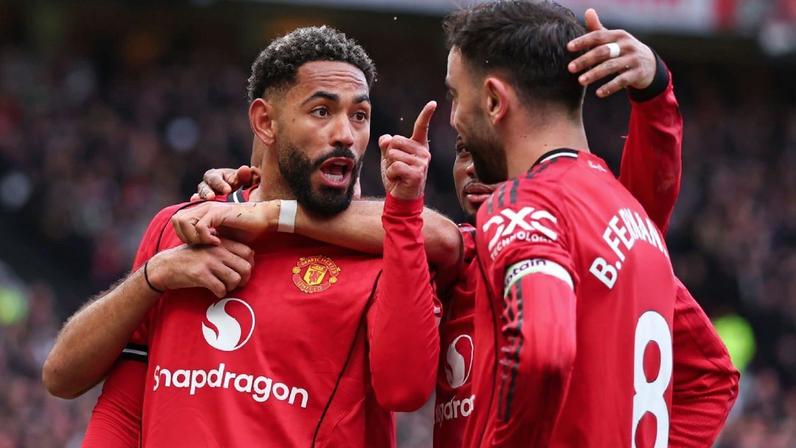 Casemiro e Cunha marcam; United vence Aston Villa e encosta no City