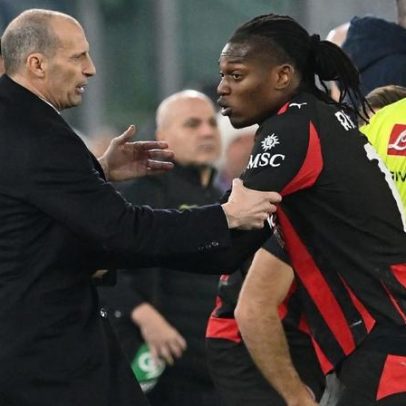 Rafael Leão se irrita com substituição no Milan e empurra treinador