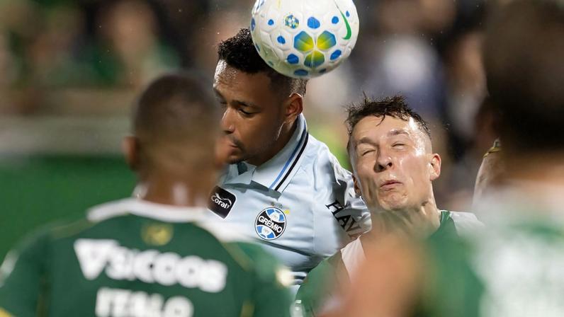 Grêmio busca empate com Chapecoense e segue sem vencer fora de casa