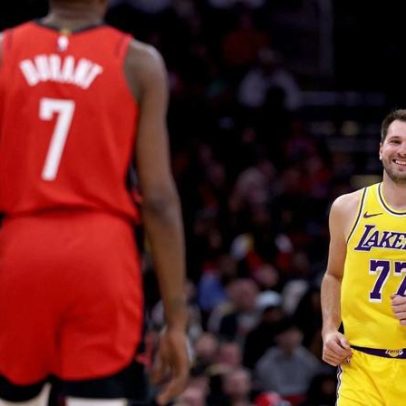 Lakers derrotam Rockets e ampliam vantagem no Oeste, neutralizando Durant