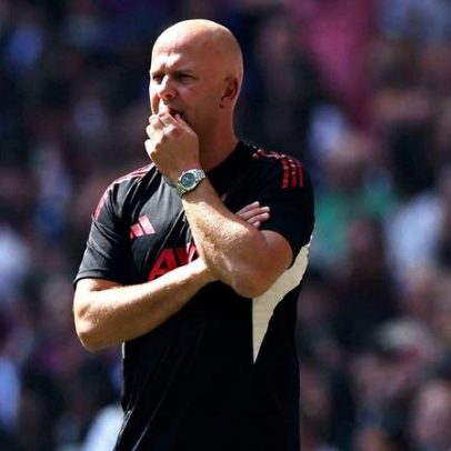 Ídolo do Liverpool vê Arne Slot com horas contadas e recuperação difícil