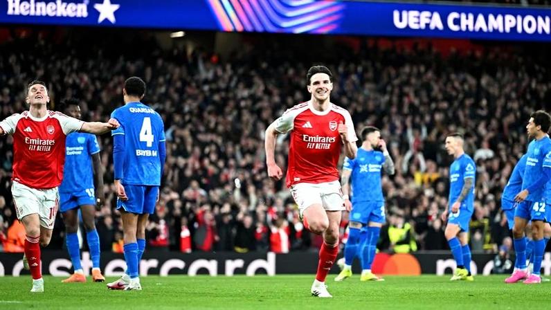 Arsenal vence Leverkusen e avança às quartas da Champions