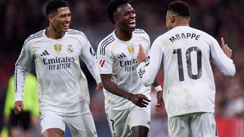 Vinicius Jr. projeta Brasil x França e brinca com companheiros do Real