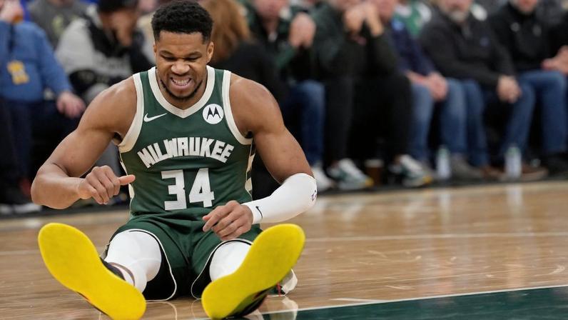 Antetokounmpo sofre lesão no joelho e retorno aos Bucks permanece incerto