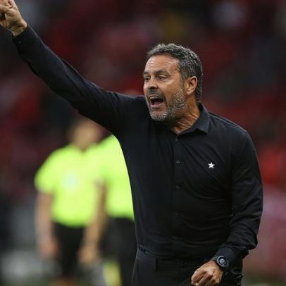 Corinthians agenda reunião por Arthur Cabral e busca opções para Hugo Souza