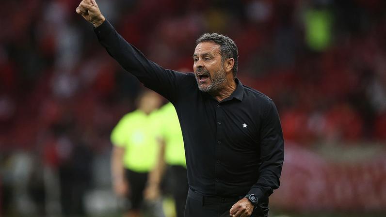 Corinthians agenda reunião por Arthur Cabral e busca opções para Hugo Souza