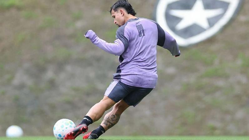 Problema com avião atrasa viagem do Botafogo para enfrentar o Palmeiras