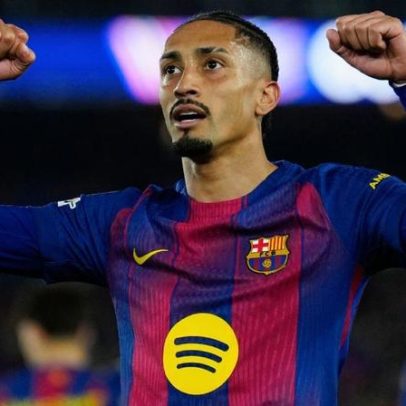 Raphinha brilha e Barcelona vence Newcastle 7-0 avança às quartas