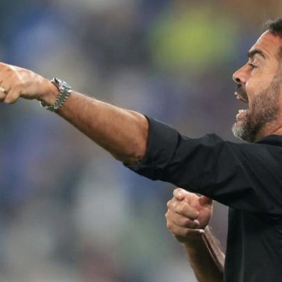 Cruzeiro reduz multa de Artur Jorge e fica perto de acerto com técnico