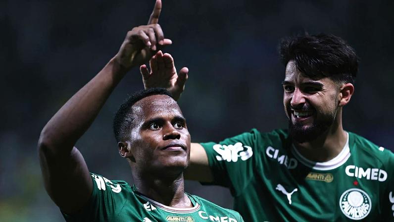 Erick, do Bahia, comemora seu gol marcado contra o Bragantino, na Arena Fonte Nova, em jogo da 7ª rodada do Brasileirão 2026