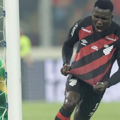 Athletico-PR decide o jogo em 11 minutos e derrota o Cruzeiro na Arena da Baixada