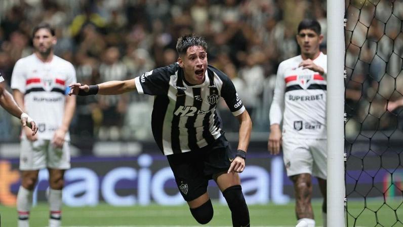 Atlético-MG vence o São Paulo e entrega liderança ao Palmeiras