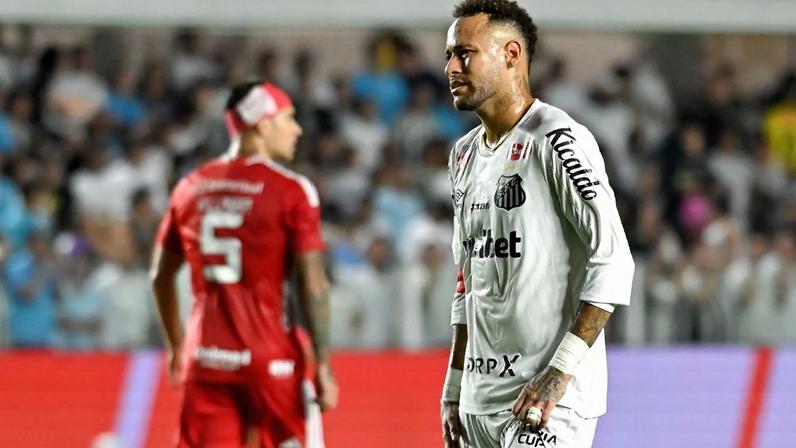 Neymar lamenta lance desperdiçado pelo Santos