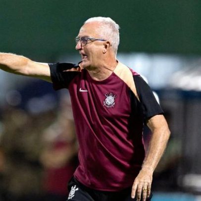 Dorival celebra empate e rebate críticas sobre absence de Memphis
