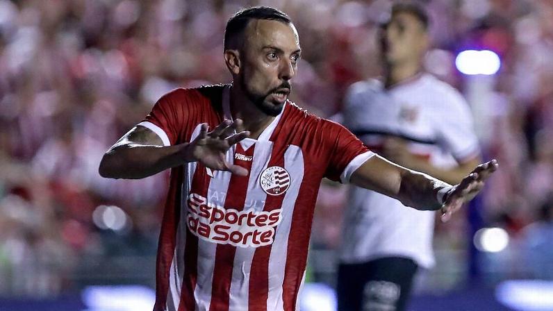 Corinthians oferece empréstimo por Arthur Cabral; negociação com Botafogo avança