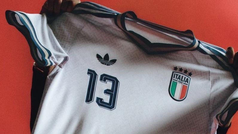 A nova camisa 2 da Itália, lançada em 20 de março de 2026