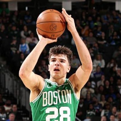 Hugo González brilha na vitória Celtics sobre Bucks no retorno de Antetokounmpo