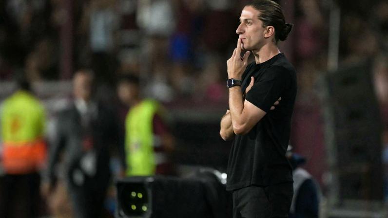 Filipe Luís defende torcida do Flamengo e sugere influência da torcida na diretoria