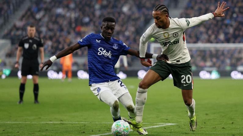 Chelsea vence Everton por 3 a 0 e complica vaga na Champions