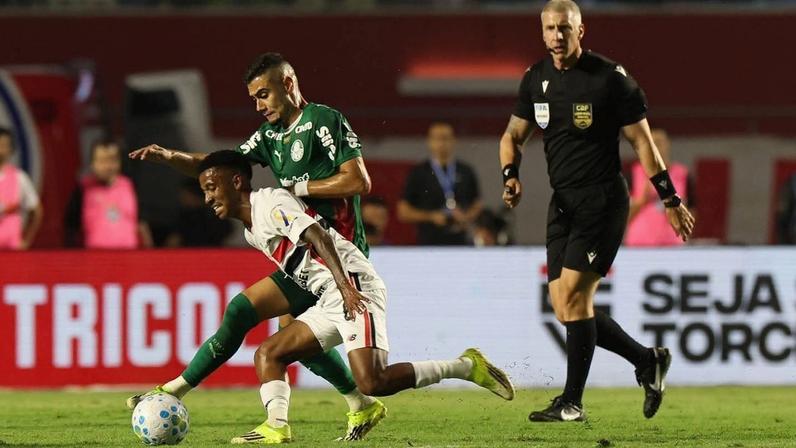 Auxiliar de Abel ironiza arbitragem após vitória do Palmeiras sobre o São Paulo