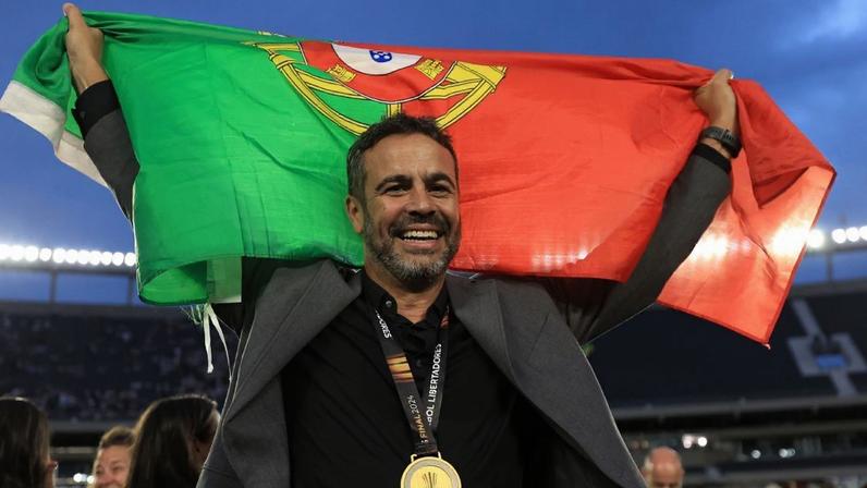 Artur Jorge se despede do Al Rayyan ao acertar com o Cruzeiro