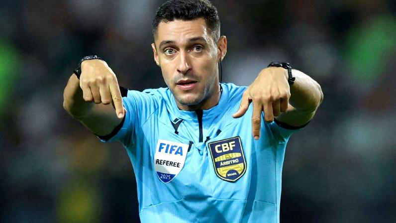 Boto, do Flamengo, critica arbitragem após polêmicas com o Corinthians
