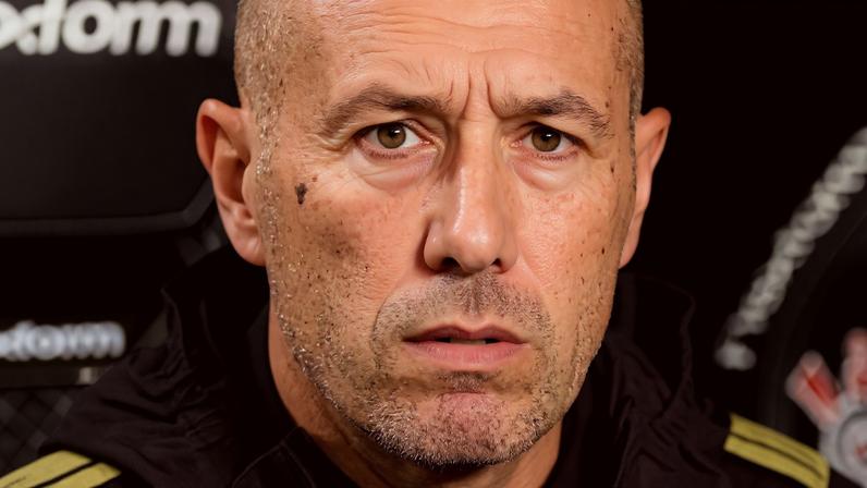 Leonardo Jardim: jogador do Flamengo fica fora por dificuldades de integração