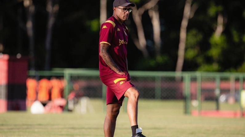 Sport demite o técnico Roger Silva