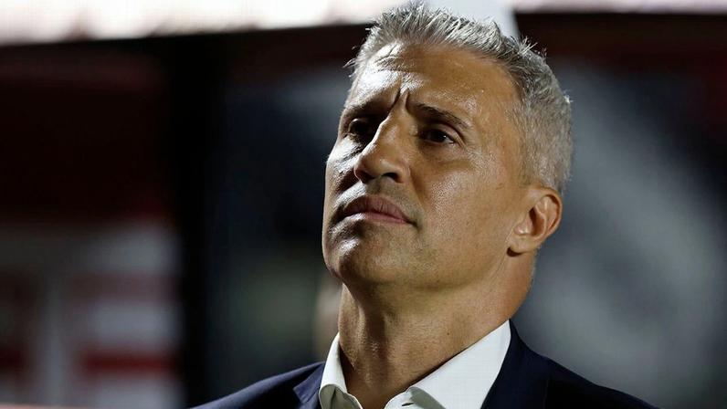 Botafogo inicia conversas com Crespo para vaga de Anselmi