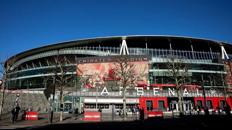 Vista do Emirates Stadium antes de jogo entre Arsenal e Bayer Leverkusen