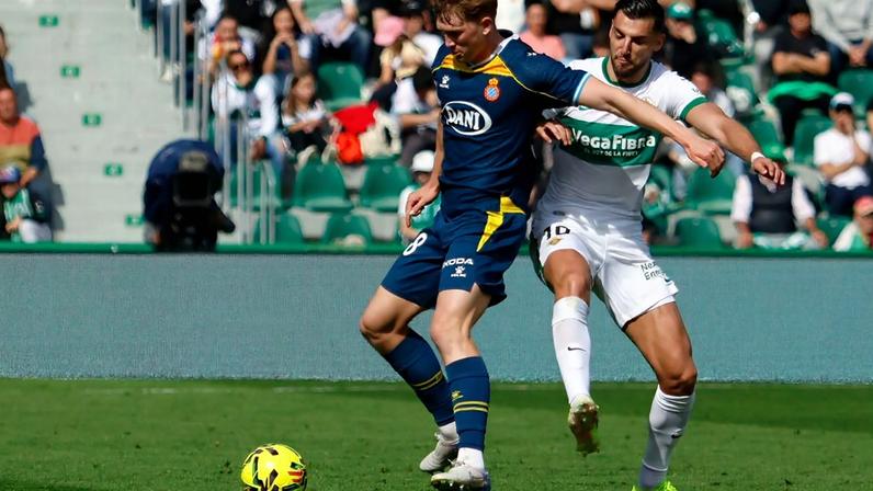 Árbitro aciona protocolo antirracismo e paralisa jogo na La Liga