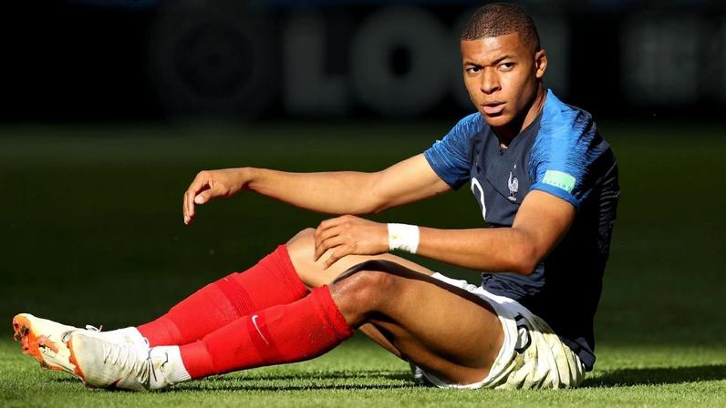 Mbappé: lesão no joelho e desabafo sobre notícias falsas de Brasil x França
