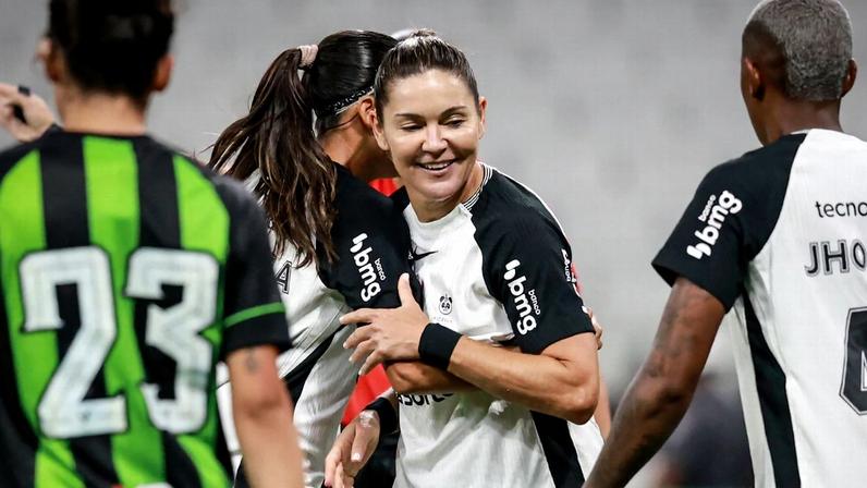 Gabi Zanotti brilha na goleada do Corinthians e integra Bola de Prata Feminino