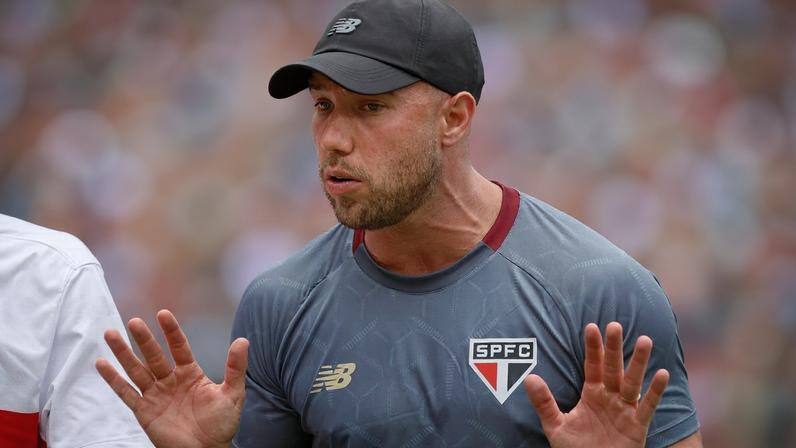 Técnico campeão da Copinha deixa o São Paulo e pode fechar com o Palmeiras