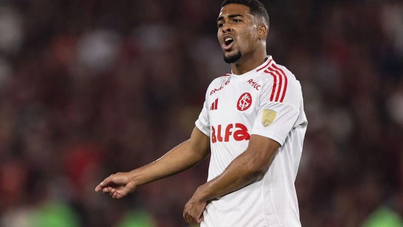 Ceará encaminha contratação do meia Gustavo Prado, do Internacional