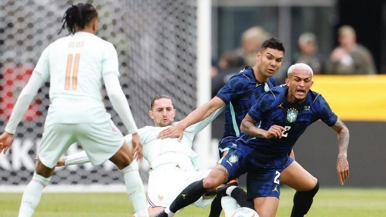 Casemiro diz que Neymar tem talento irrecusável para qualquer seleção