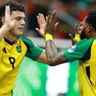 Atacante do Wrexham decide; Jamaica vence Nova Caledônia e enfrenta RD Congo