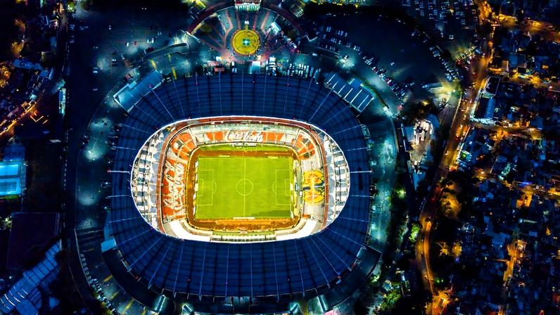 Vista aérea do Estádio Azteca no primeiro jogo da final do Torneio Apertura 2018 do Campeonato Mexicano entre América e Cruz Azul