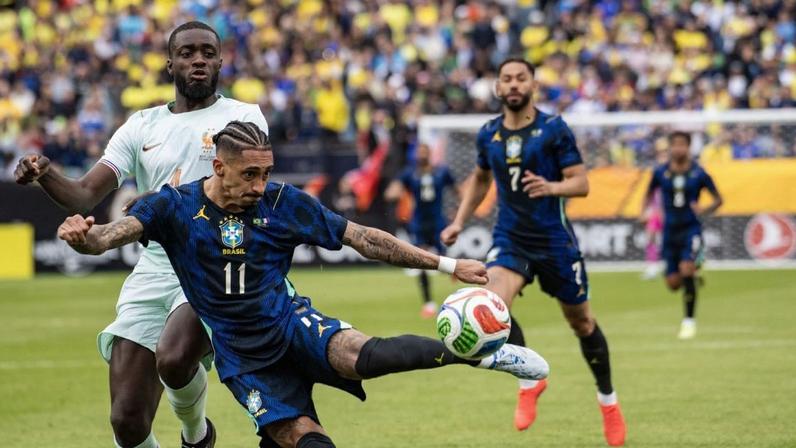 Raphinha fica cinco semanas afastado após lesão em Brasil x França, diz Barcelona